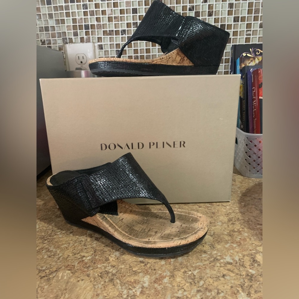 Donald Pliner wedge